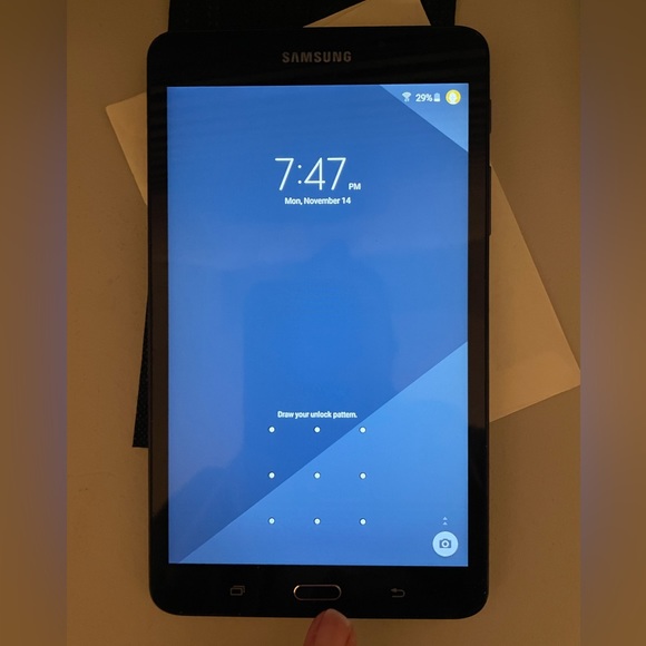Samsung Tablet — Galaxy Tab A (2016) - Picture 4 of 5